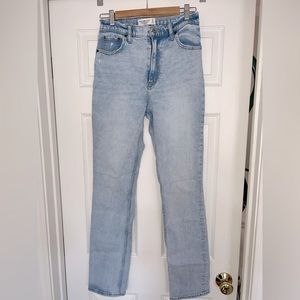 Abercrombie & Fitch The 90’s Slim Straight Ultra High Rise in Light, 27/4 LONG